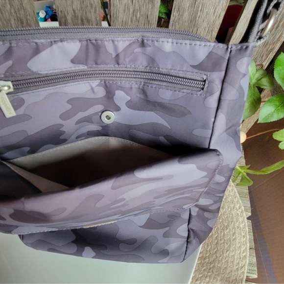 NWT Baggallini Town Crossbody Gray - Picture 4 of 12